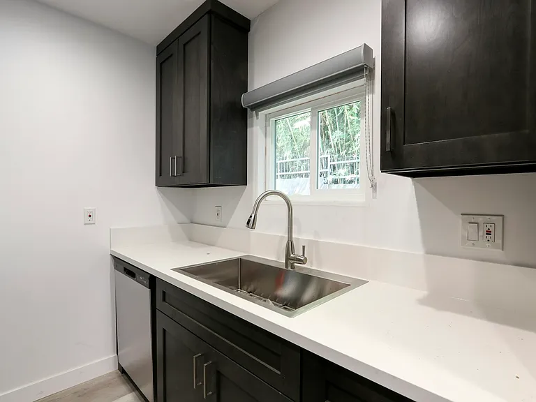 410 Lucas Ave #C — Photo 7