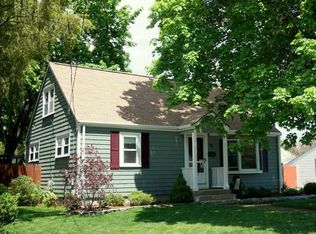 75 Hardwick St, Warwick, RI 02889