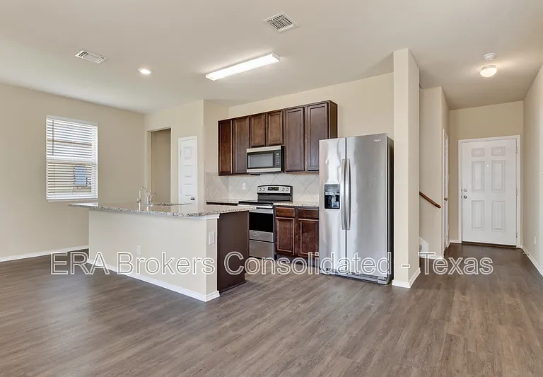 10610 Green Lake Dr — Photo 4