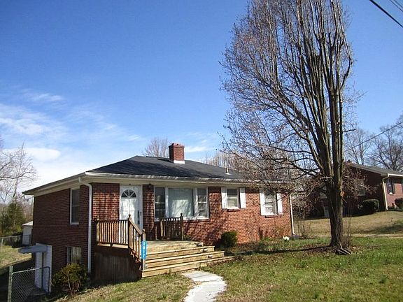 2nd image of 2017 N Ashland Dr