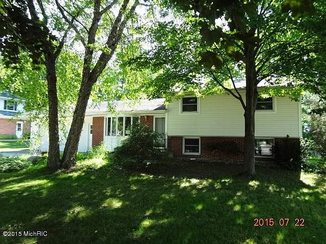 1st image of 620 Iroquois Dr