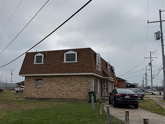 3rd image of 719 N Elm St