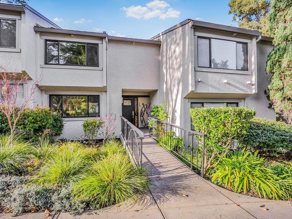 1st image of 142 Sand Hill Cir