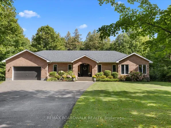 1424 Sherruby Way, Ottawa, ON K2W 1B1
