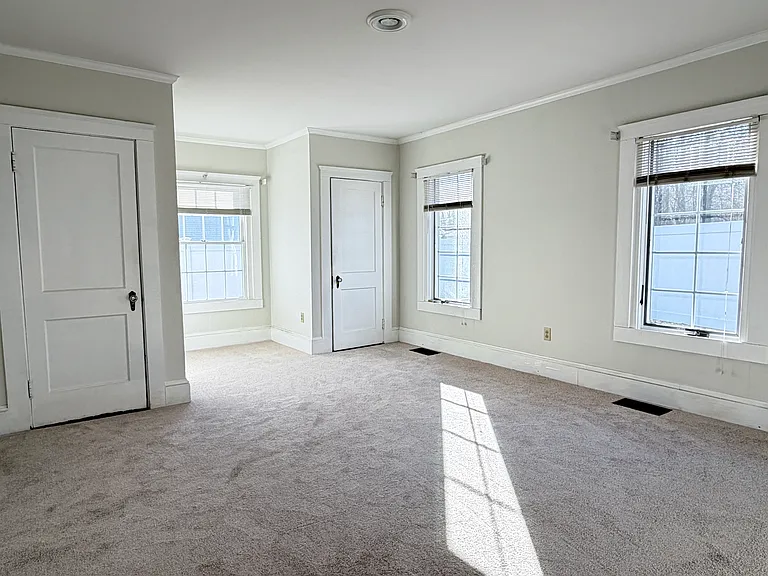 114 Lafayette Rd — Photo 9