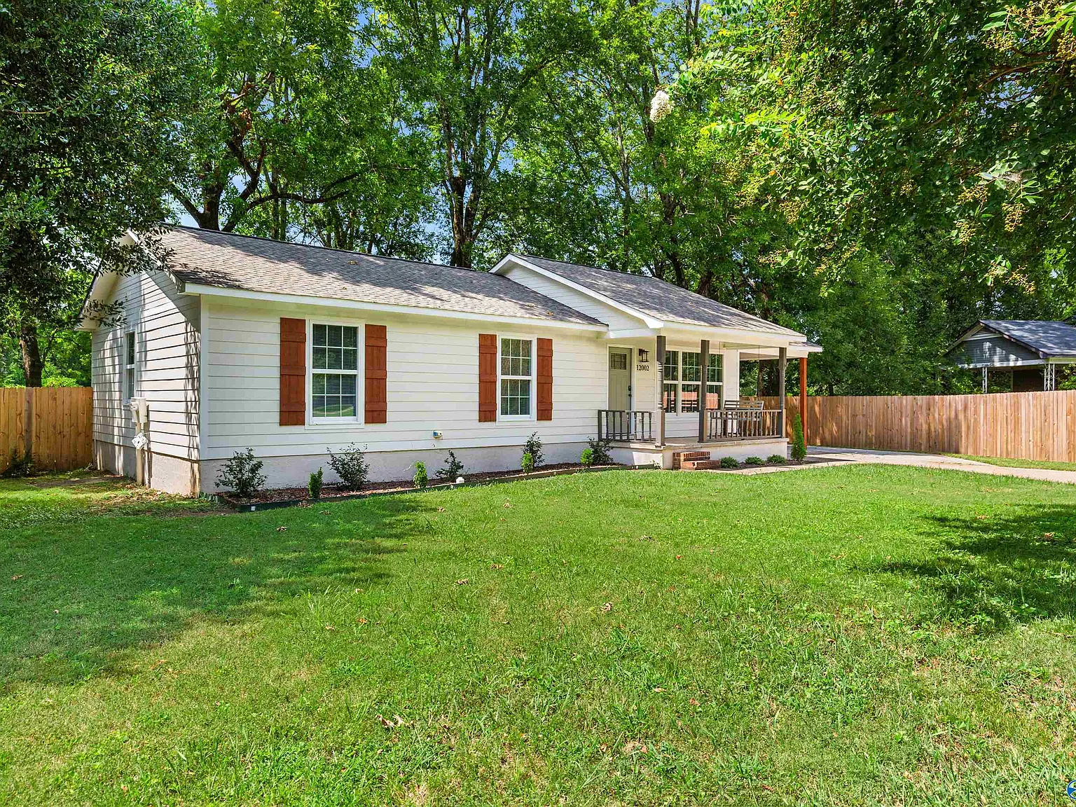 3 bed, 2.0 bath, 1171 sqft, $1,695 — Photo 2