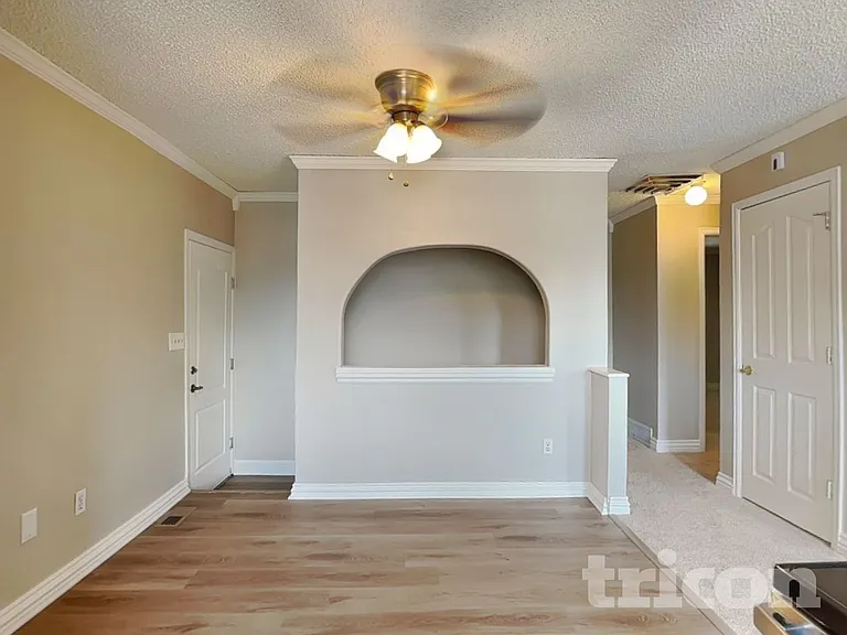 1676 Genoa St — Photo 5