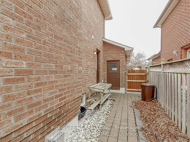 1319 Greenwood Cres — Photo 35