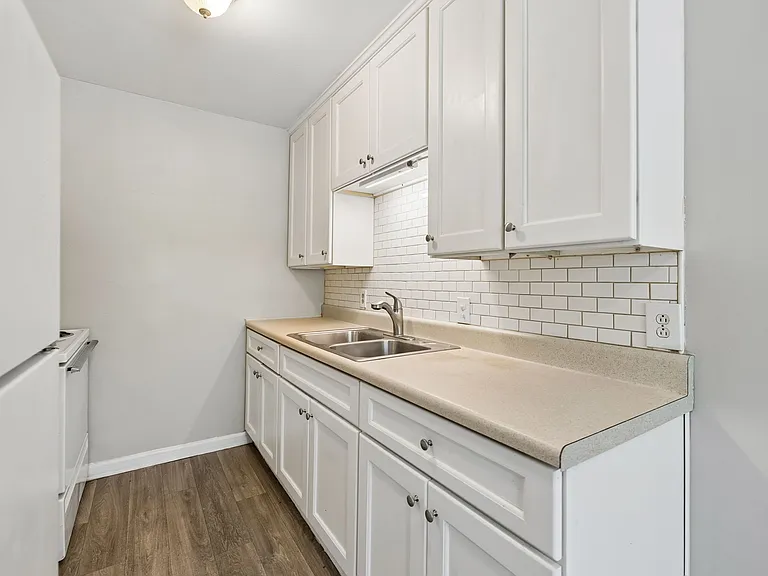 550 Harding Pl #E113 — Photo 12