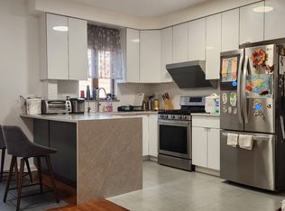 61-66 77th St, Flushing, NY 11379