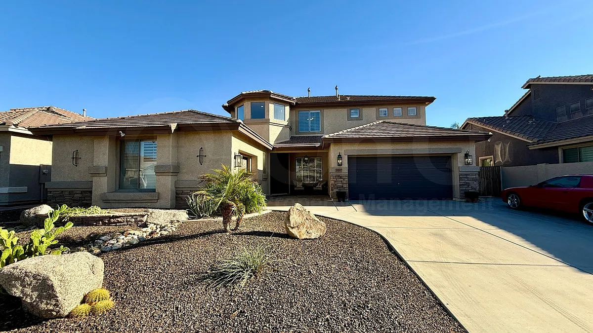 5 bed, 3.0 bath, 3379 sqft, $3,950 — Photo 1