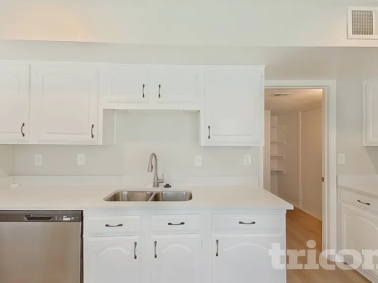 3316 Forest Creek Dr — Photo 5