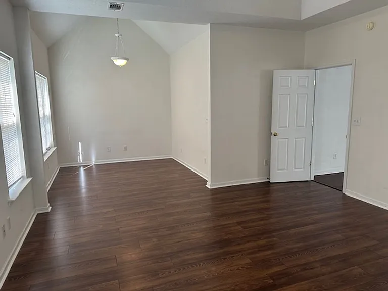 701 Spalding Ct — Photo 10