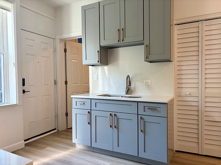 5325 N Damen Ave #2 — Photo 5