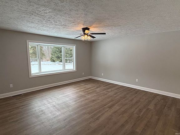 3rd image of 3030 E Carowinds Ct