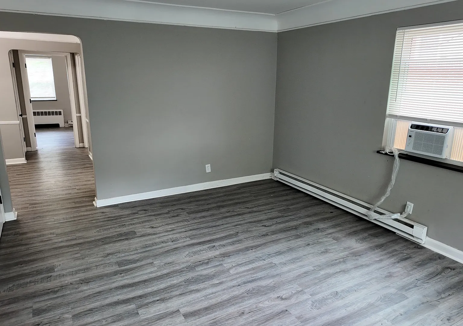 Bright 1-Bed with Hardwood Floors & Off-Street Parking 7100 Eastlawn Dr, Cincinnati — Photo 3