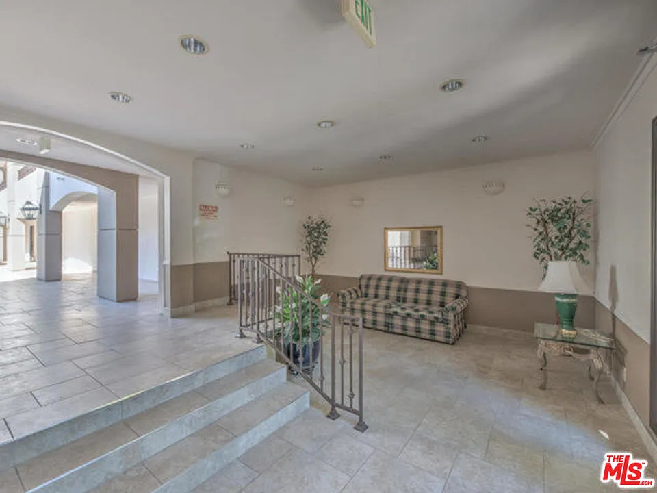 2 bed, 2.0 bath, 1177 sqft, $2,950 — Photo 3