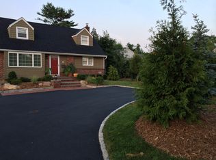 8 Willets Ln, Syosset, NY 11791