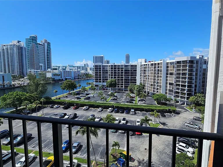 800 Parkview Dr #912 — Photo 19