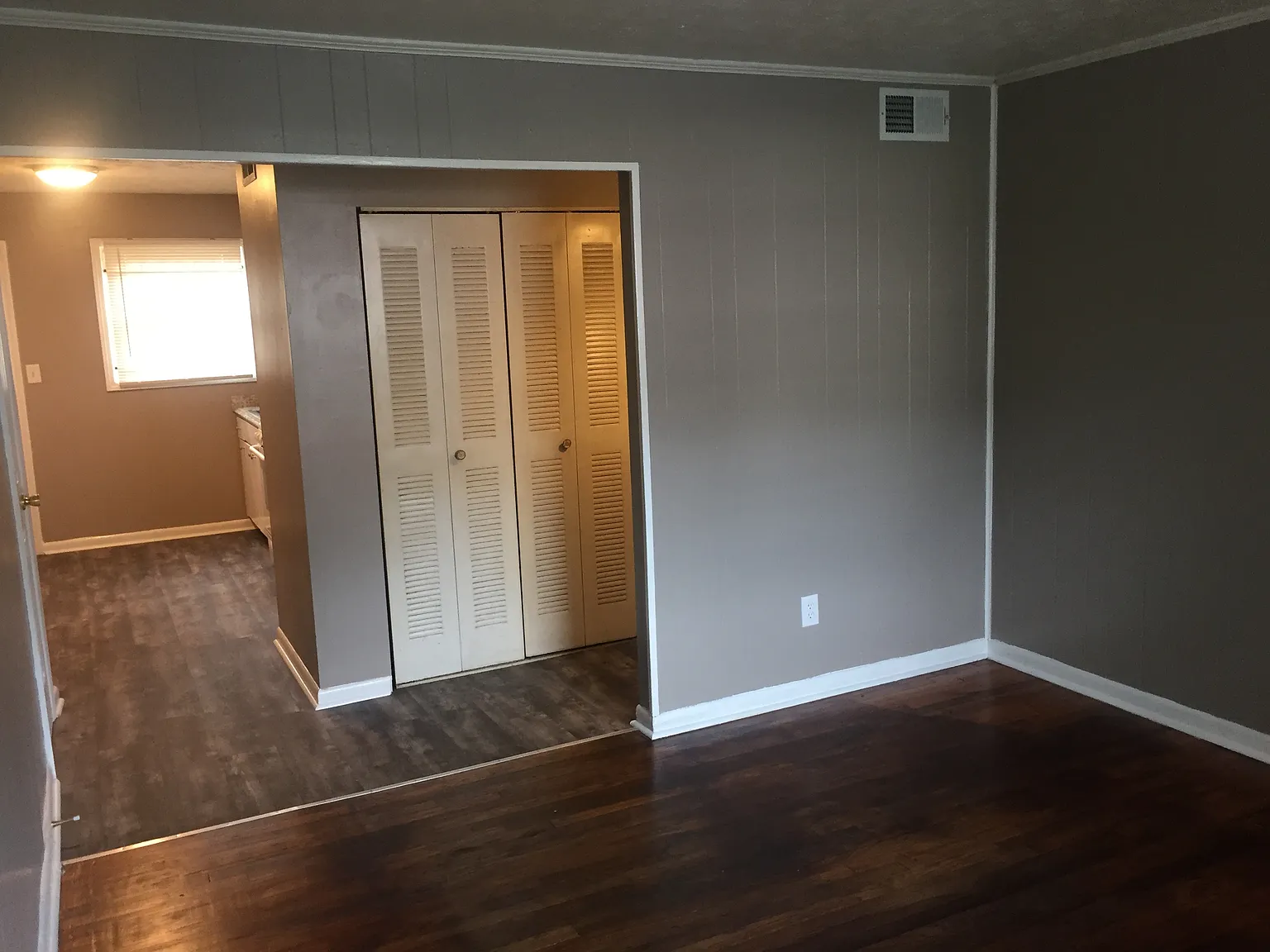 1143 Sells Ave SW — Photo 2
