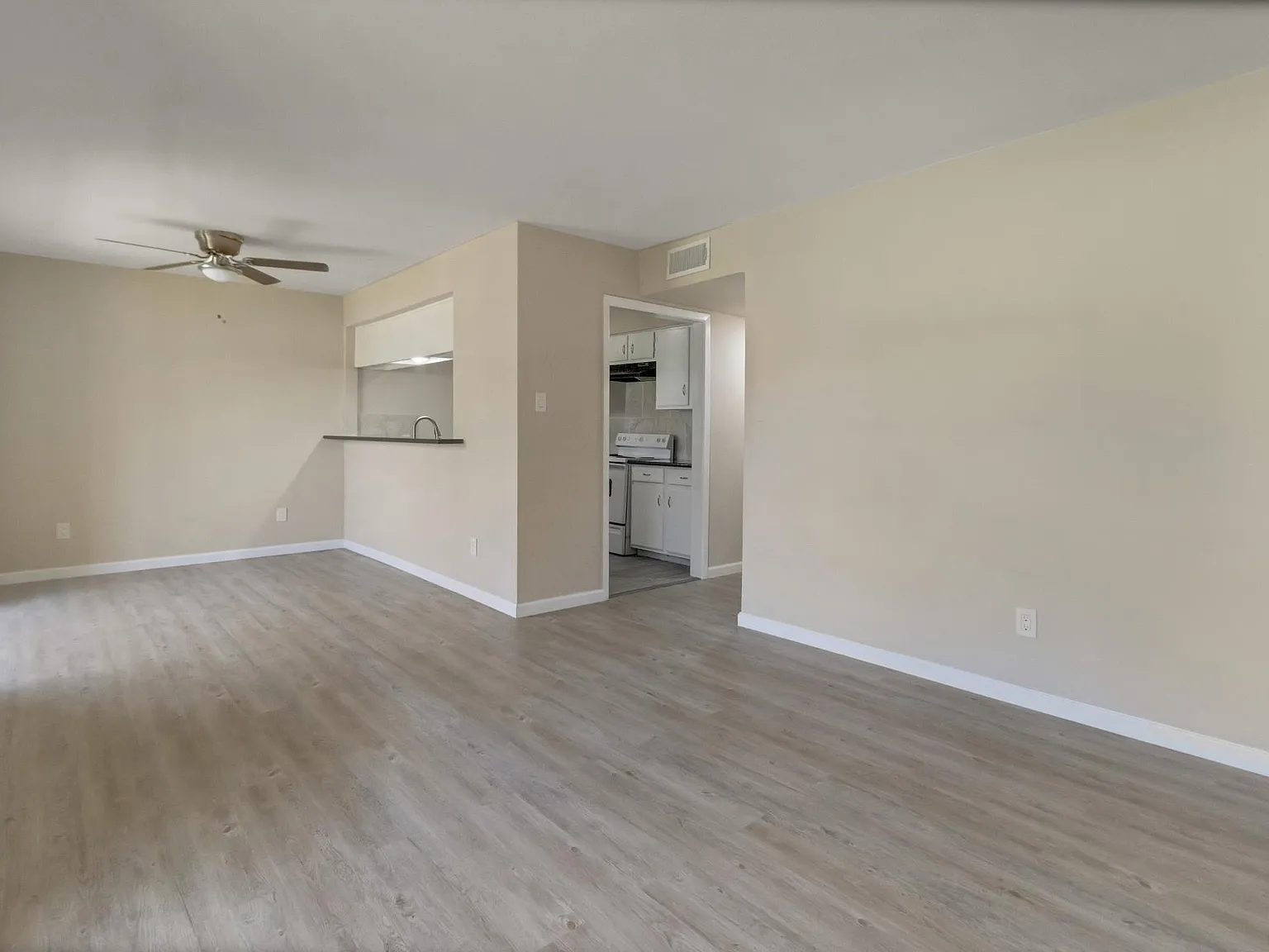 6815 Beachwood St — Photo 4