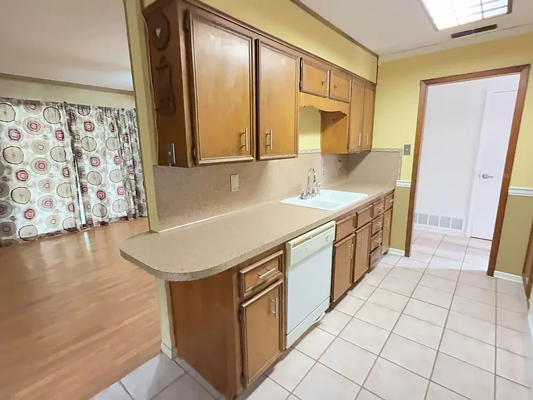 415 Orchid Dr — Photo 5