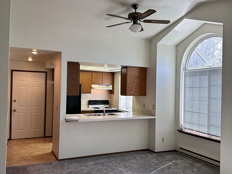 5671 Eagle Pkwy #3 — Photo 3
