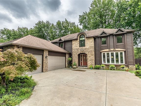 3rd image of 29771 Hilliard Oak Ln