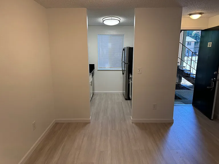 Emerald Park Apartments — Photo 25