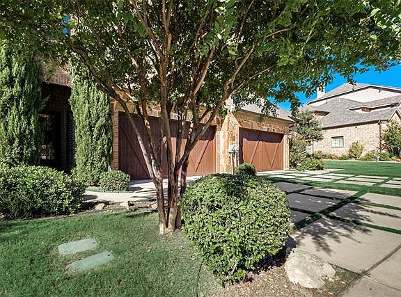 2nd image of 2825 Creekway Dr