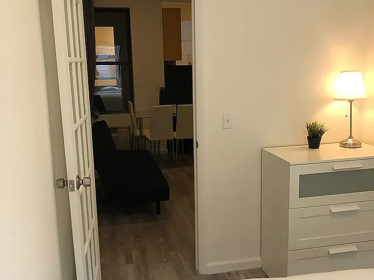 407 W 51st St #3B — Photo 2