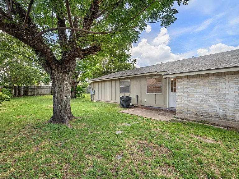 10300 E Rutland Vlg — Photo 34