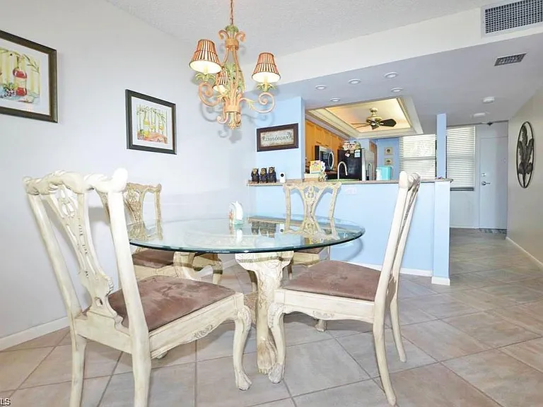 260 Seaview Ct #404 — Photo 18