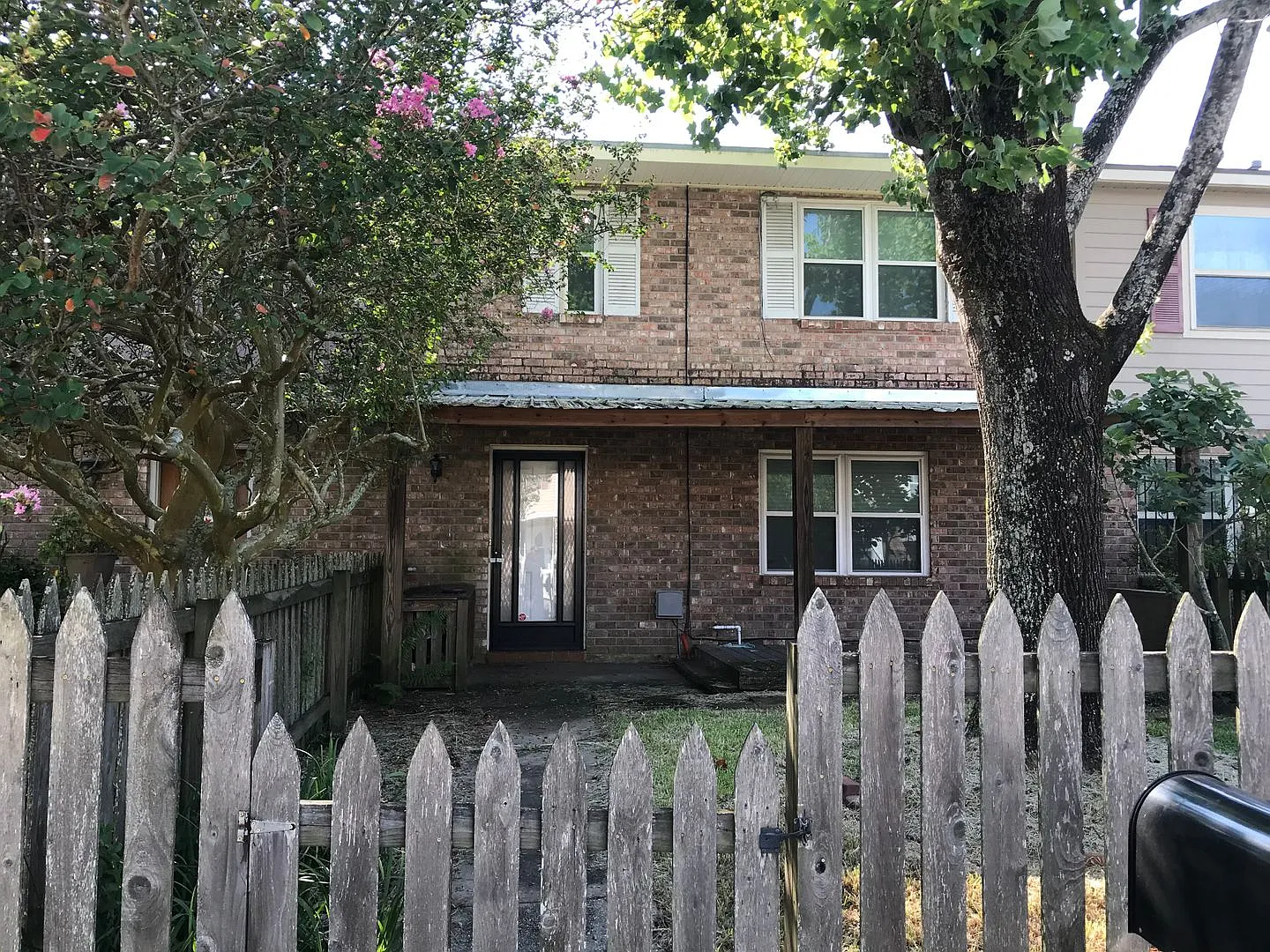 Three Bedroom , 2.5 Bathroom , Covered parking for 2 — Photo 2