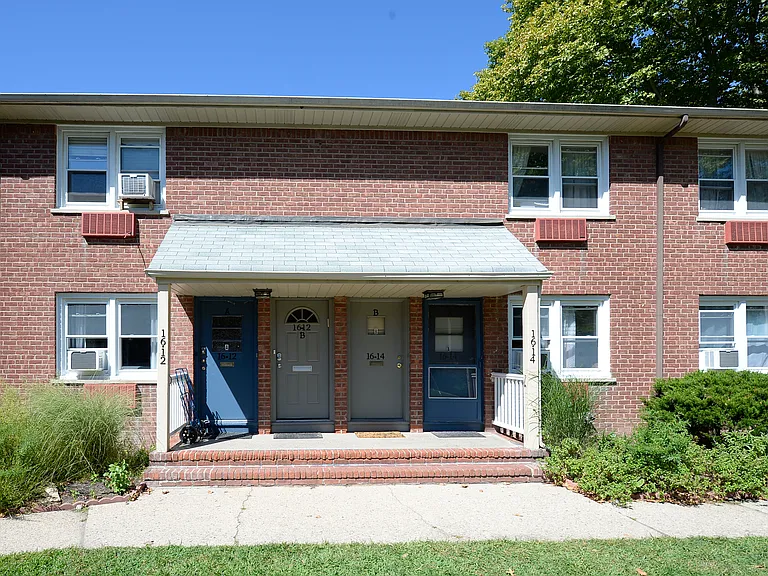16 Plaza Rd #B — Photo 14