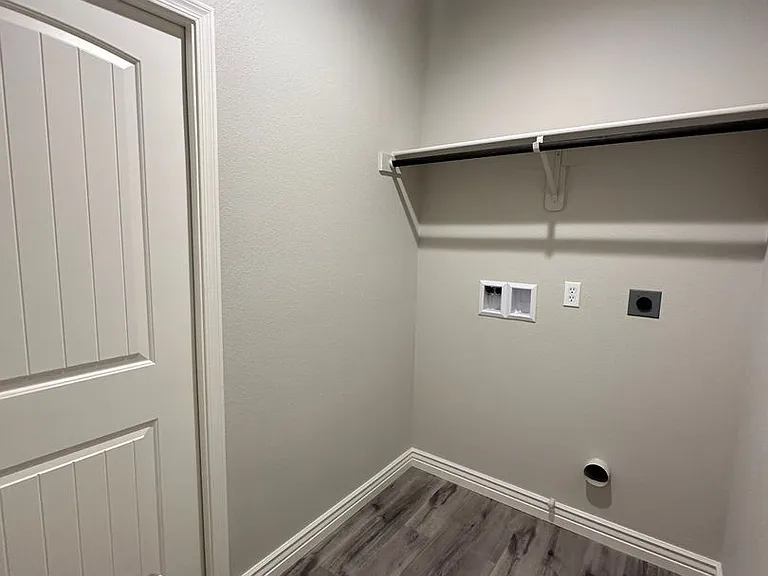 2743 Chambers Ave — Photo 40