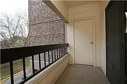 1 bed, 1.0 bath, 833 sqft, $1,230 — Photo 4