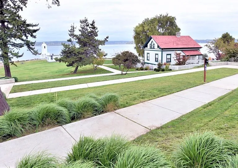 Nearby Browns Point Lighthouse Park
