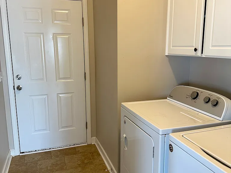 215 Ontario Dr — Photo 4