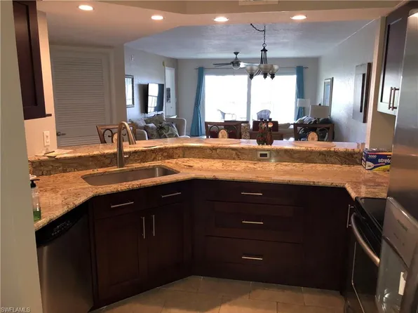 9580 Victoria Ln APT 208, Naples, FL 34109