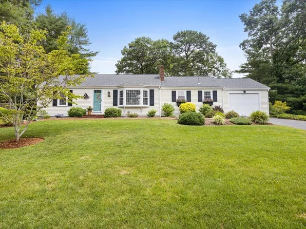 14 Rabbit Run Road, Yarmouth Port, MA 02675