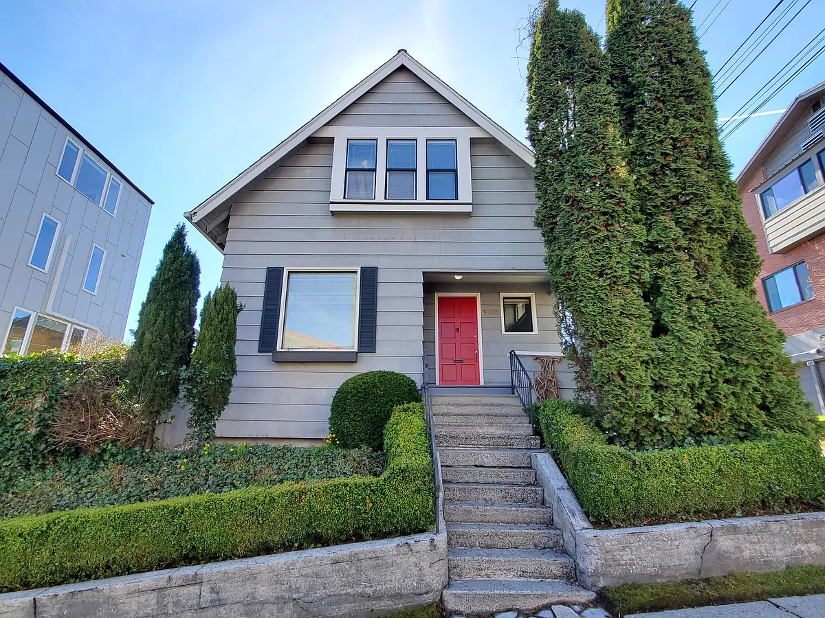 Photo 1 of 30 - 1815 E Roy St - Seattle, WA Primary Photo - 1815 E Roy St