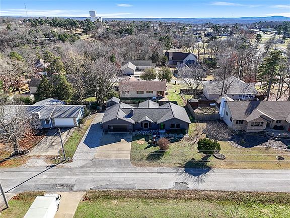 2nd image of 26 Indian Wells Dr