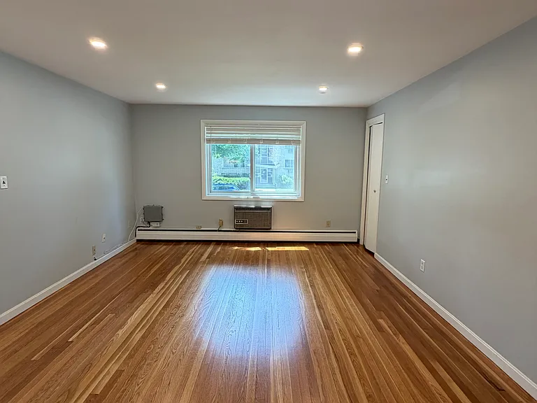 42 Lionel Ave #C — Photo 4
