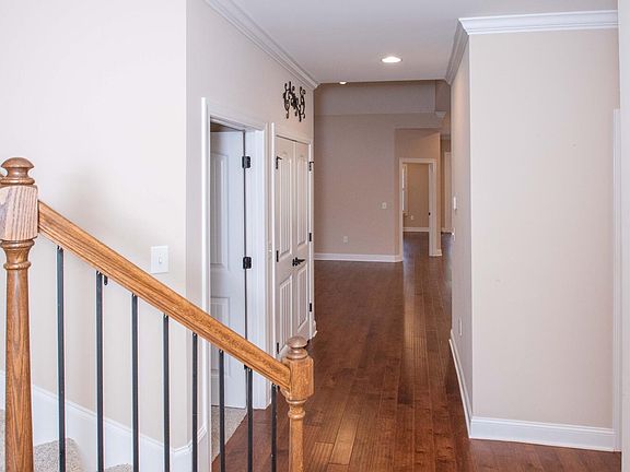 2nd image of 6054 Round Hill Ln