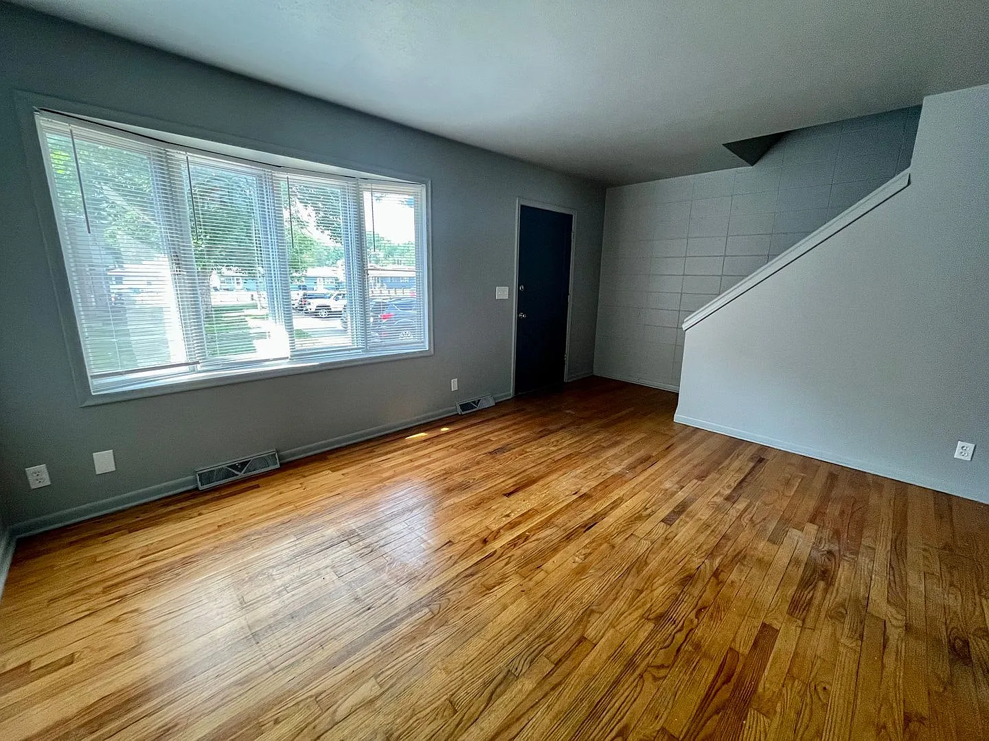 Redman Avenue 4484 — Photo 2