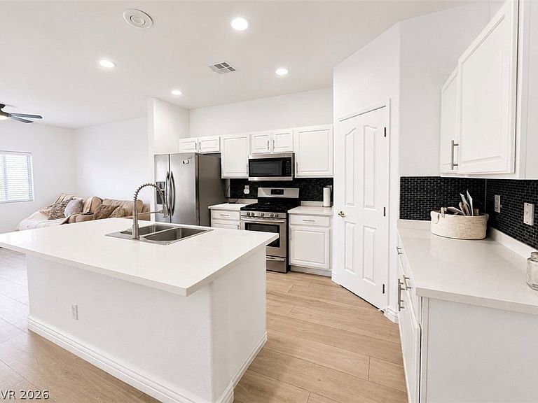 2444 Belt Buckley Dr, Henderson, NV