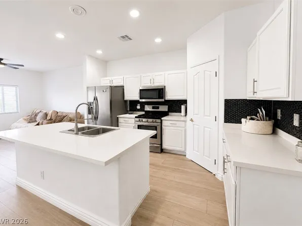 2444 Belt Buckley Dr, Henderson, NV 89002