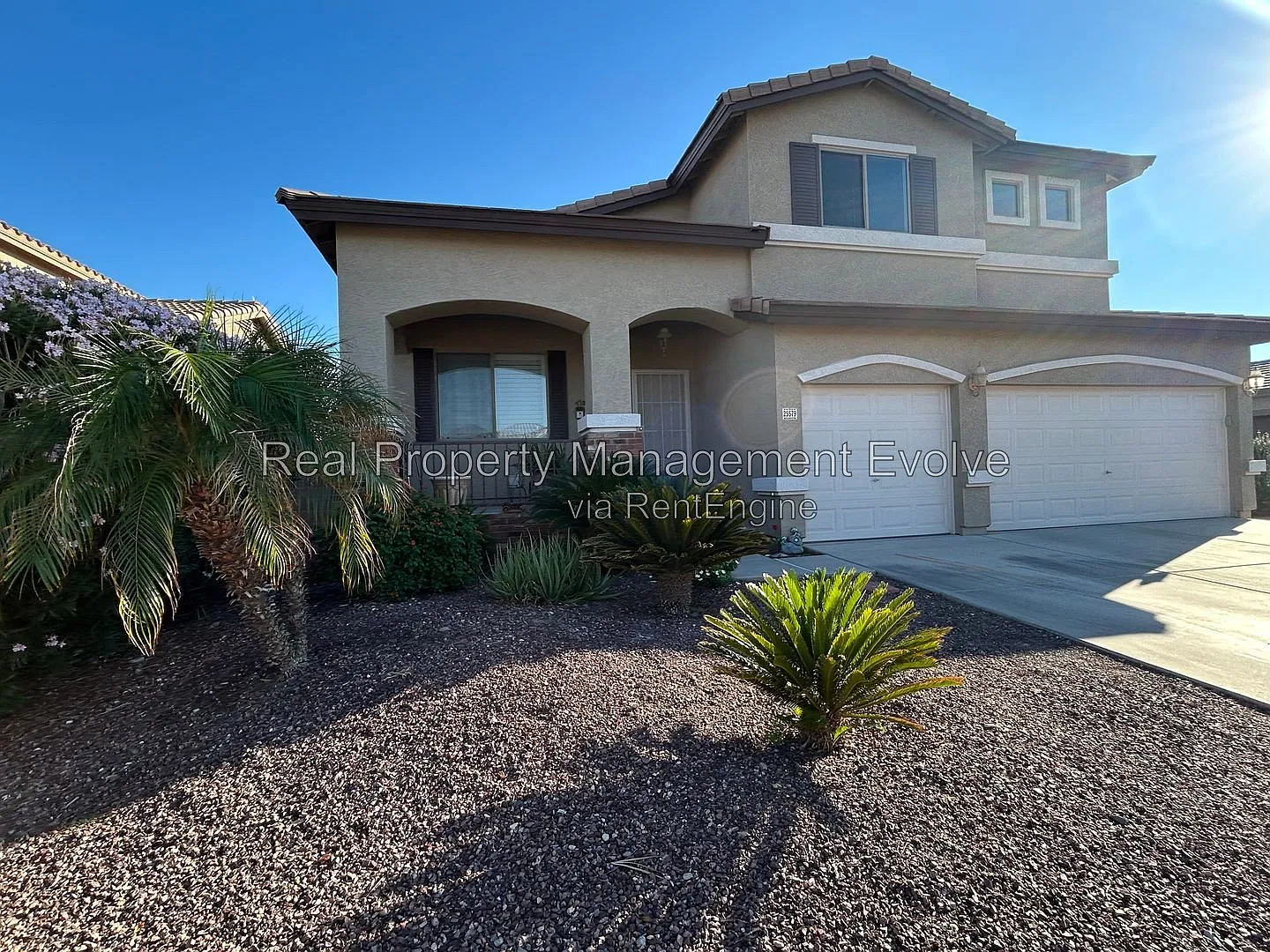 5 bed, 3.0 bath, 2446 sqft, $2,200 — Photo 3
