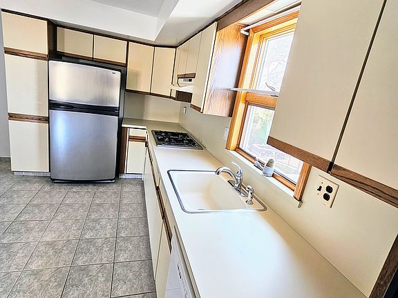 3rd image of 46 William St Floor 2